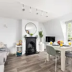 公寓 Flat-2bed-free Parking-by Fabaccommodation *