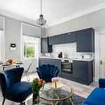 Flat-2bed-free Parking-by Fabaccommodation *