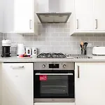 Flat-2bed-free Parking-by Fabaccommodation