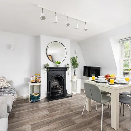 Apartmán Flat-2bed-free Parking-by Fabaccommodation *