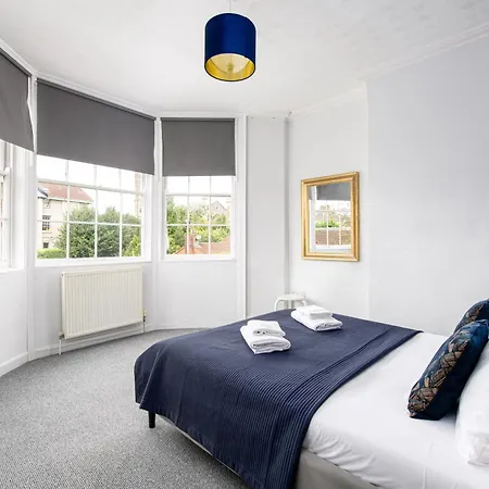 Flat-2bed-free Parking-by Fabaccommodation Apartmán