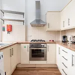 Apartment Flat-2bed-free Parking-by Fabaccommodation *