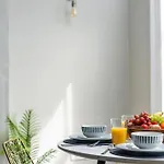 Flat-2bed-free Parking-by Fabaccommodation *