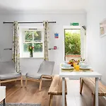 Flat-2bed-free Parking-by Fabaccommodation Bristol
