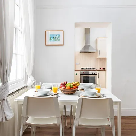 Flat-2bed-free Parking-by Fabaccommodation Appartamento Bristol
