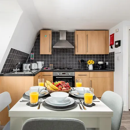 Flat-2bed-free Parking-by Fabaccommodation * Bristol