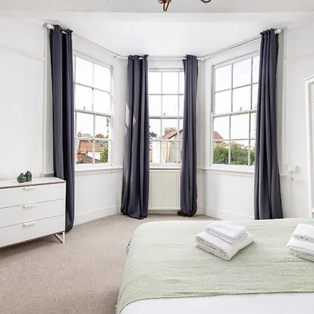 Apartmán Flat-2bed-free Parking-by Fabaccommodation