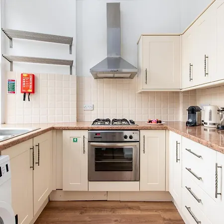 Apartmán Flat-2bed-free Parking-by Fabaccommodation *