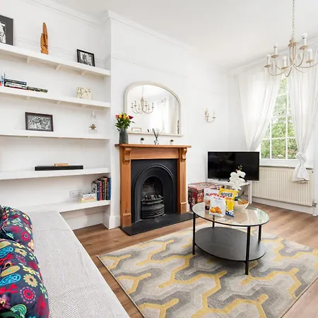 Flat-2bed-free Parking-by Fabaccommodation Appartamento