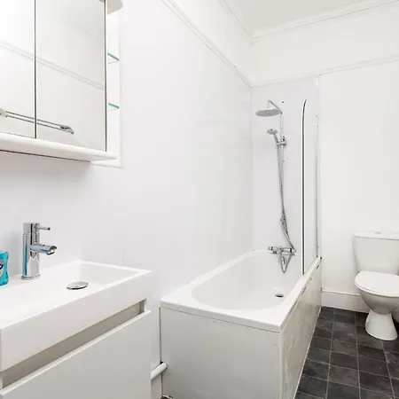 Daire Flat-2bed-free Parking-by Fabaccommodation