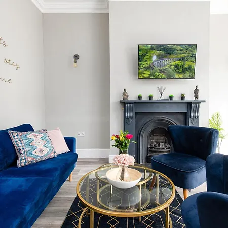 Flat-2bed-free Parking-by Fabaccommodation Apartment *