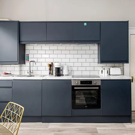 Апартаменты Flat-2bed-free Parking-by Fabaccommodation *