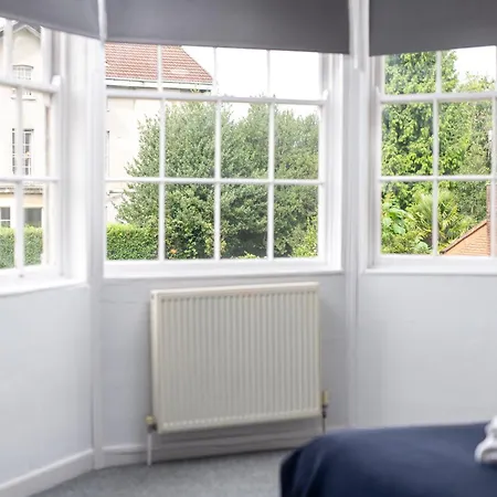 Апартаменты Flat-2bed-free Parking-by Fabaccommodation