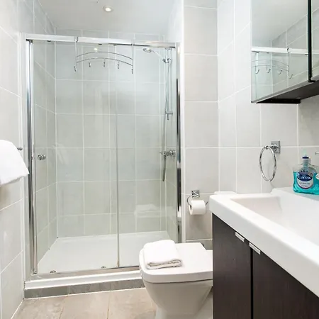 Апартаменты Flat-2bed-free Parking-by Fabaccommodation