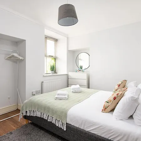 Flat-2bed-free Parking-by Fabaccommodation