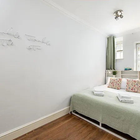 Flat-2bed-free Parking-by Fabaccommodation Appartamento Bristol