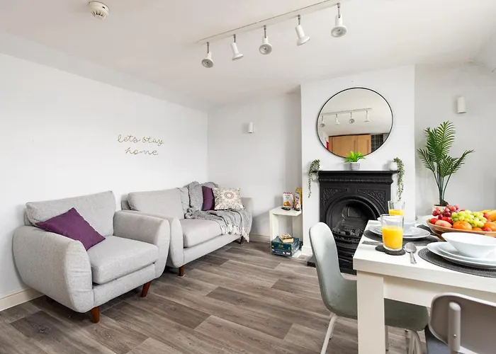Flat-2bed-free Parking-by Fabaccommodation * Bristol