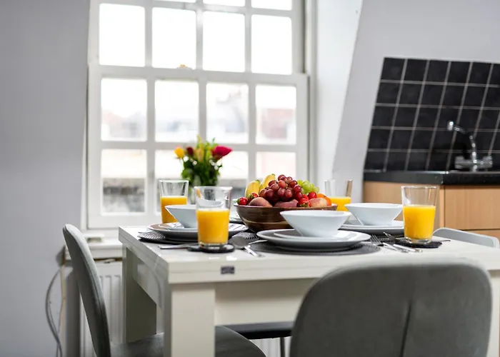 Flat-2bed-free Parking-by Fabaccommodation