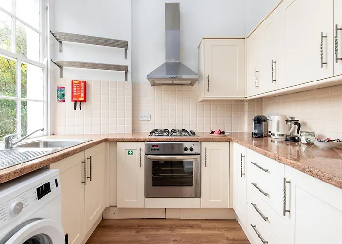 Appartement Flat-2bed-free Parking-by Fabaccommodation *