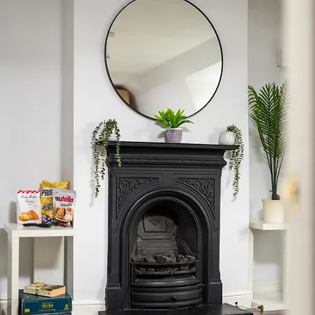 Flat-2bed-free Parking-by Fabaccommodation Apartman *