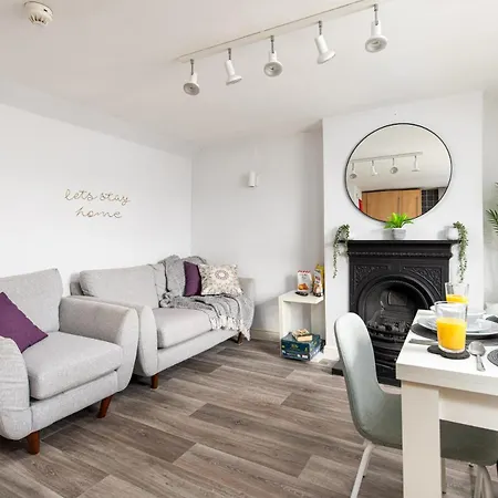Flat-2bed-free Parking-by Fabaccommodation * Bristol