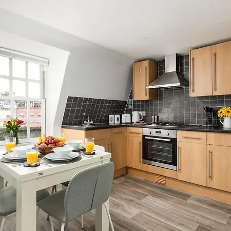 Flat-2bed-free Parking-by Fabaccommodation Apartment *