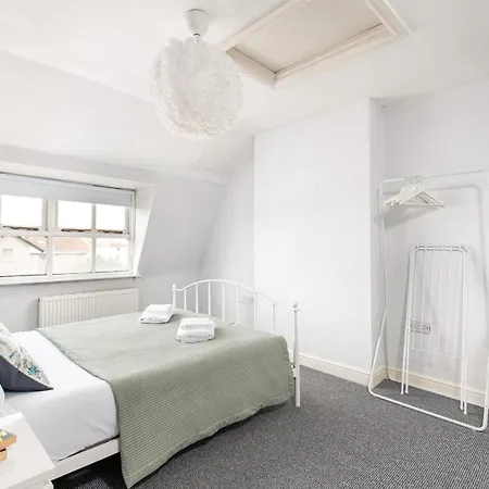 Flat-2bed-free Parking-by Fabaccommodation