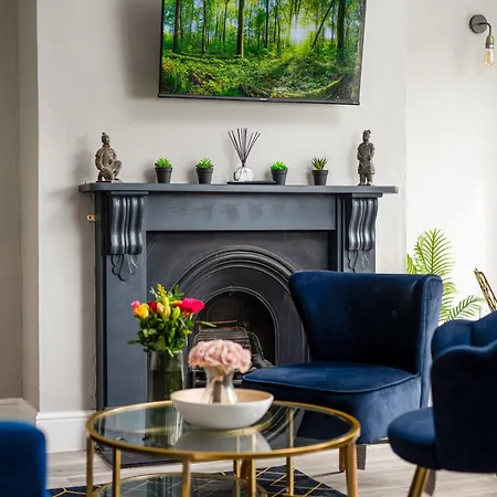 Flat-2bed-free Parking-by Fabaccommodation