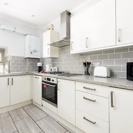 Flat-2bed-free Parking-by Fabaccommodation * Bristol