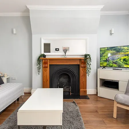 Flat-2bed-free Parking-by Fabaccommodation