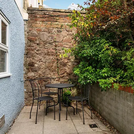 Apartman Flat-2bed-free Parking-by Fabaccommodation Bristol