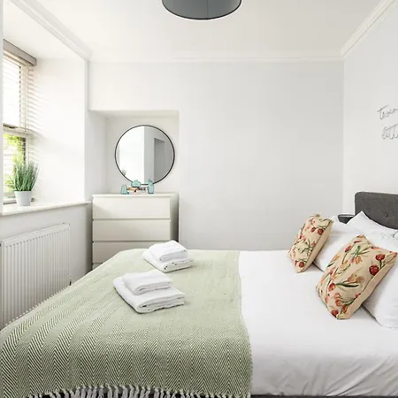 Apartman Flat-2bed-free Parking-by Fabaccommodation Bristol