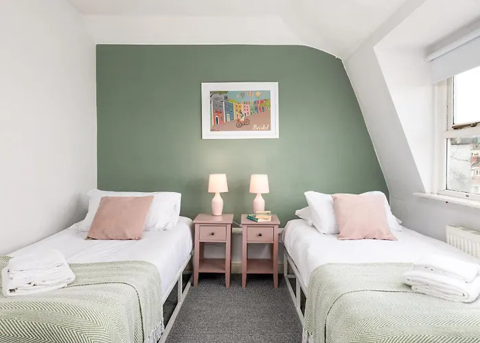 Flat-2bed-free Parking-by Fabaccommodation * Bristol