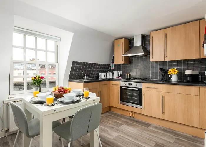 Flat-2bed-free Parking-by Fabaccommodation Lägenhet *