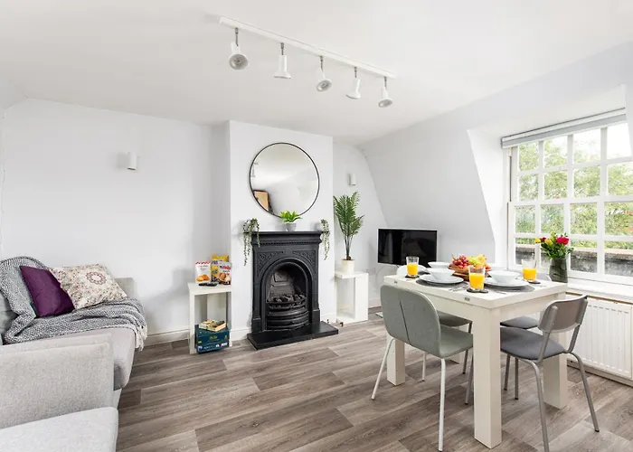 Lägenhet Flat-2bed-free Parking-by Fabaccommodation *