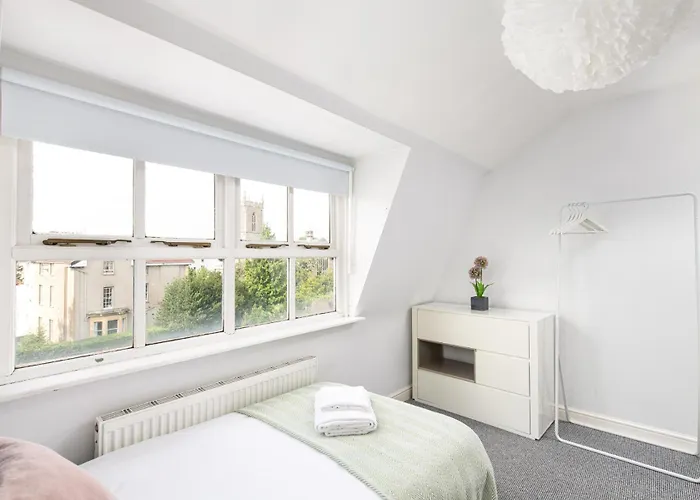 Apartman Flat-2bed-free Parking-by Fabaccommodation Bristol