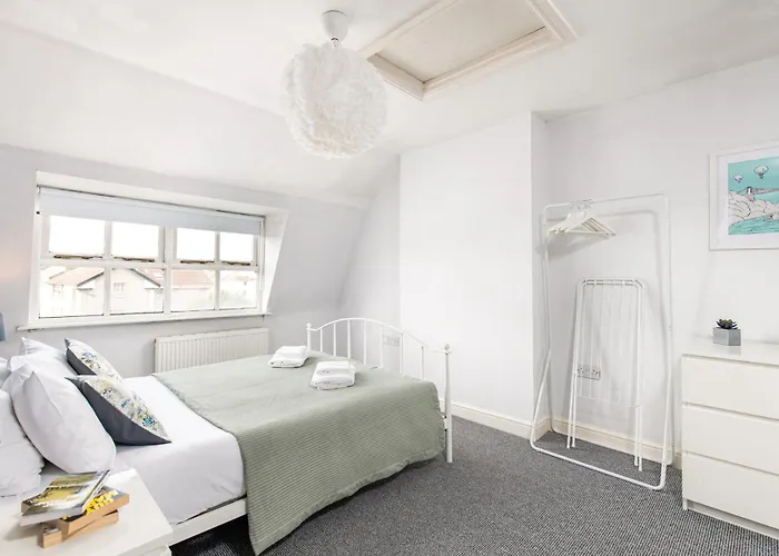 Flat-2bed-free Parking-by Fabaccommodation