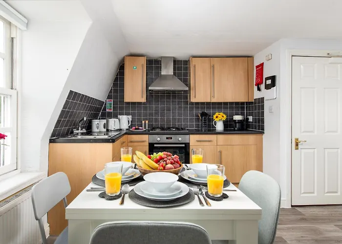 Flat-2bed-free Parking-by Fabaccommodation * Bristol