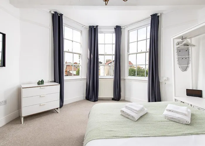 Apartman Flat-2bed-free Parking-by Fabaccommodation