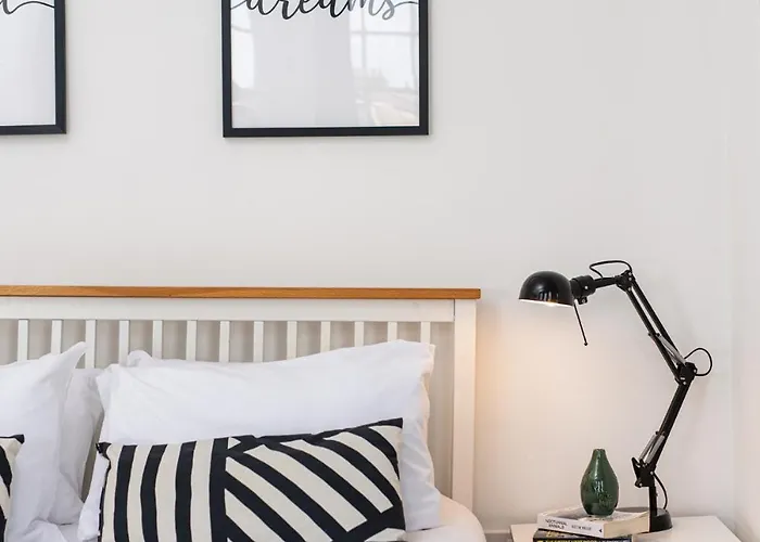 Flat-2bed-free Parking-by Fabaccommodation Bristol