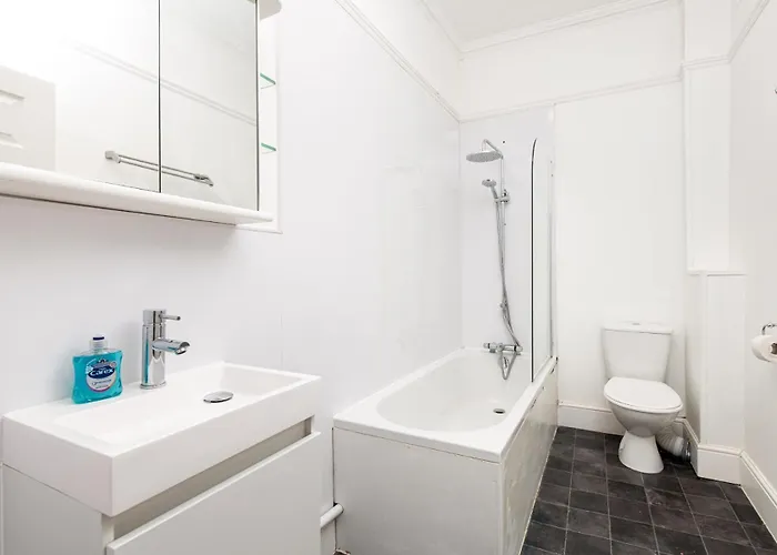 Lägenhet Flat-2bed-free Parking-by Fabaccommodation