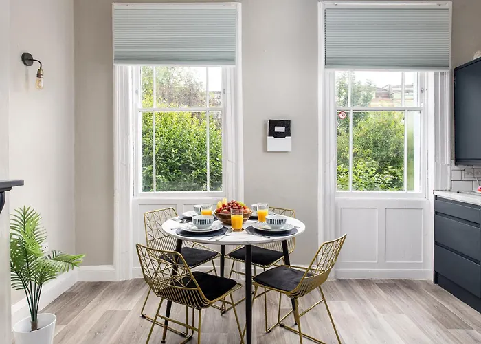 Flat-2bed-free Parking-by Fabaccommodation Apartman Bristol