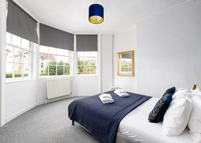 Flat-2bed-free Parking-by Fabaccommodation Apartman