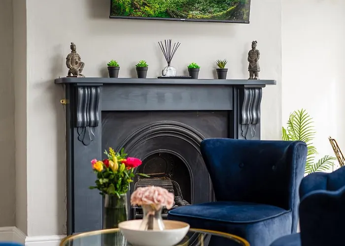 Flat-2bed-free Parking-by Fabaccommodation