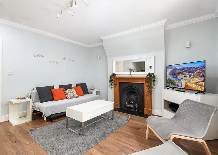 Flat-2bed-free Parking-by Fabaccommodation