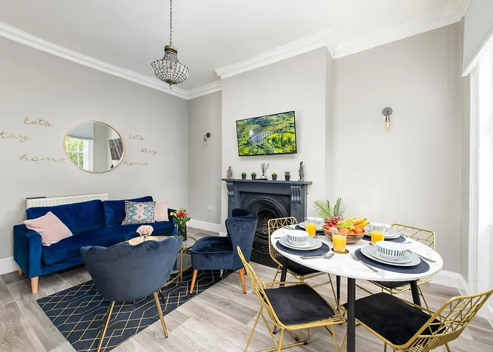 Flat-2bed-free Parking-by Fabaccommodation * Bristol