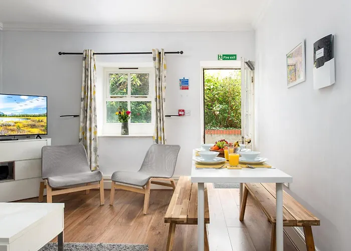 Flat-2bed-free Parking-by Fabaccommodation Bristol