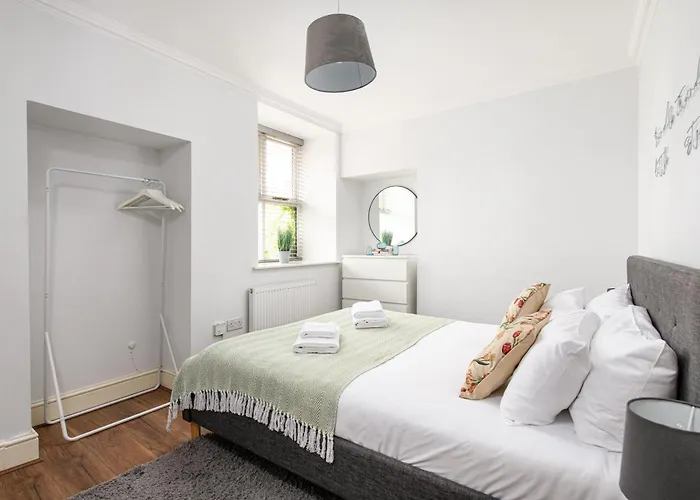 Flat-2bed-free Parking-by Fabaccommodation