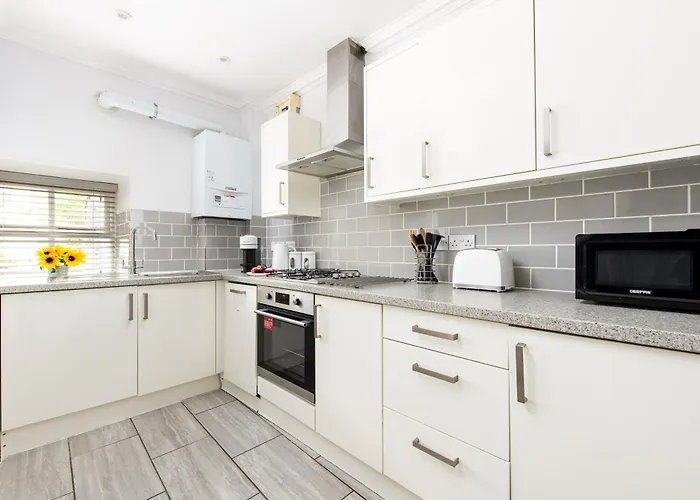 Flat-2bed-free Parking-by Fabaccommodation * Bristol