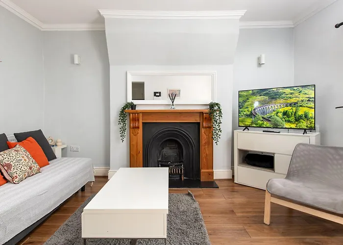 Flat-2bed-free Parking-by Fabaccommodation